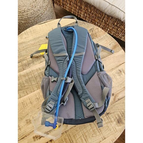 Dave Matthews Band Camelbak Cloud Walker Hydration Backpack 2010 Fire Dancer NWT - Picture 7 of 10